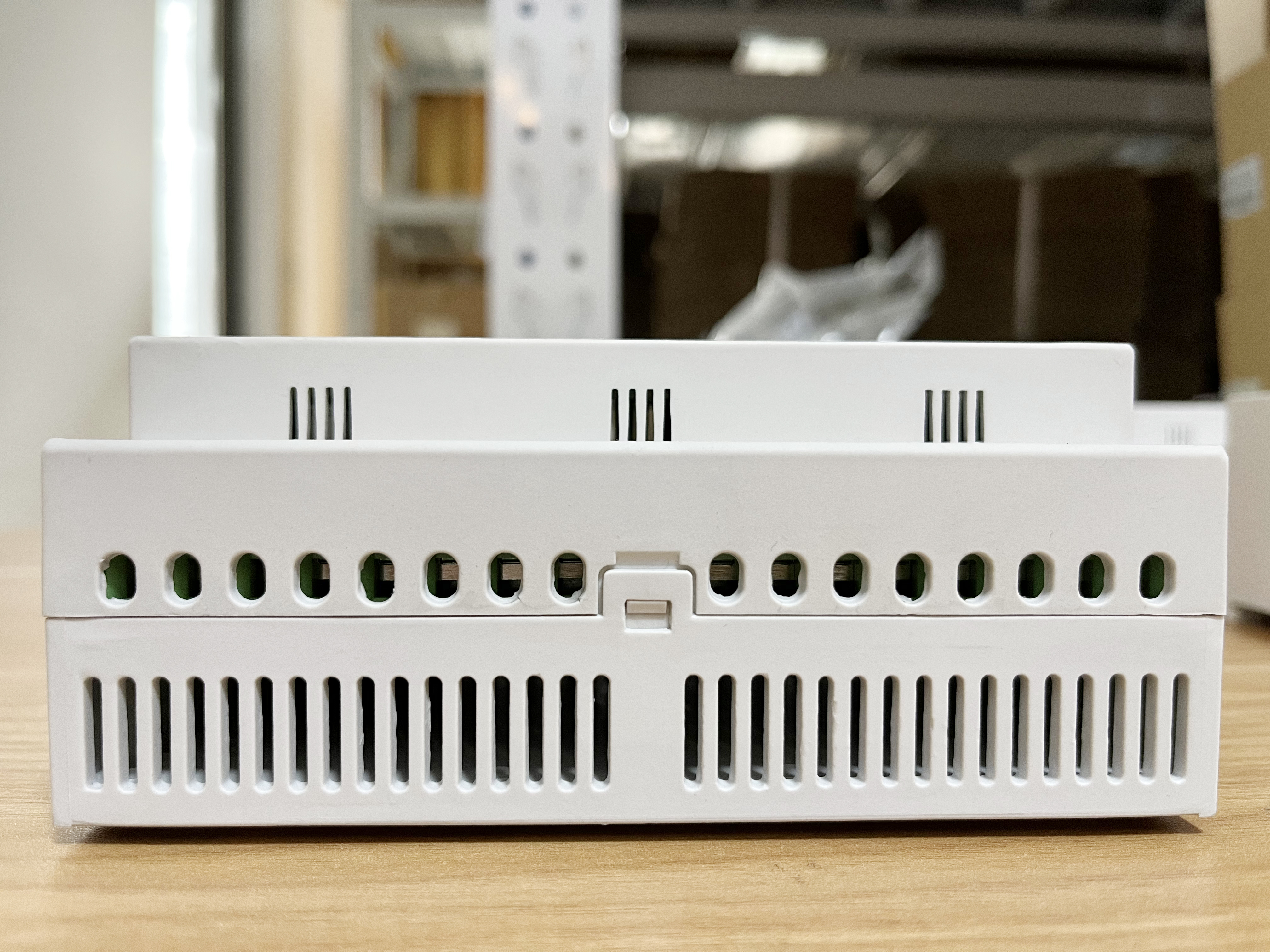 12 fach KNX Schaltaktor 10A 12 fach KNX Schaltaktor 10A