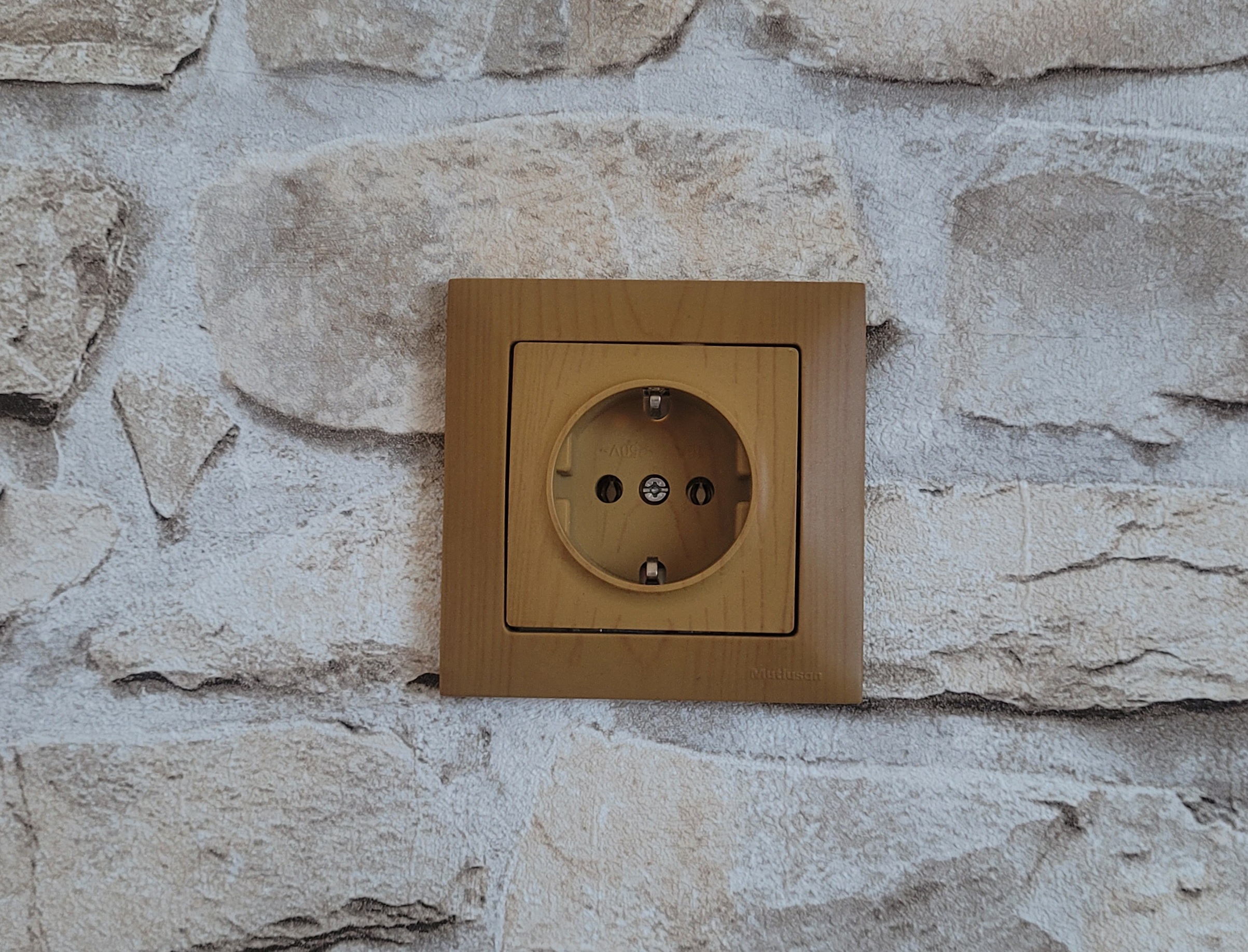 Sparset 108x Steckdose mit Kindersicherung Holz Optik Eiche CANDELA