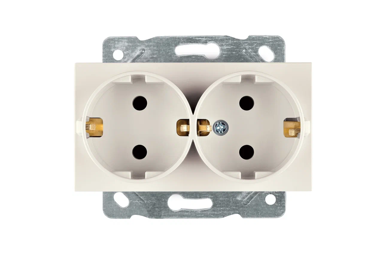 Doppelte Schutzkontakt-Steckdose in Creme · SELENE