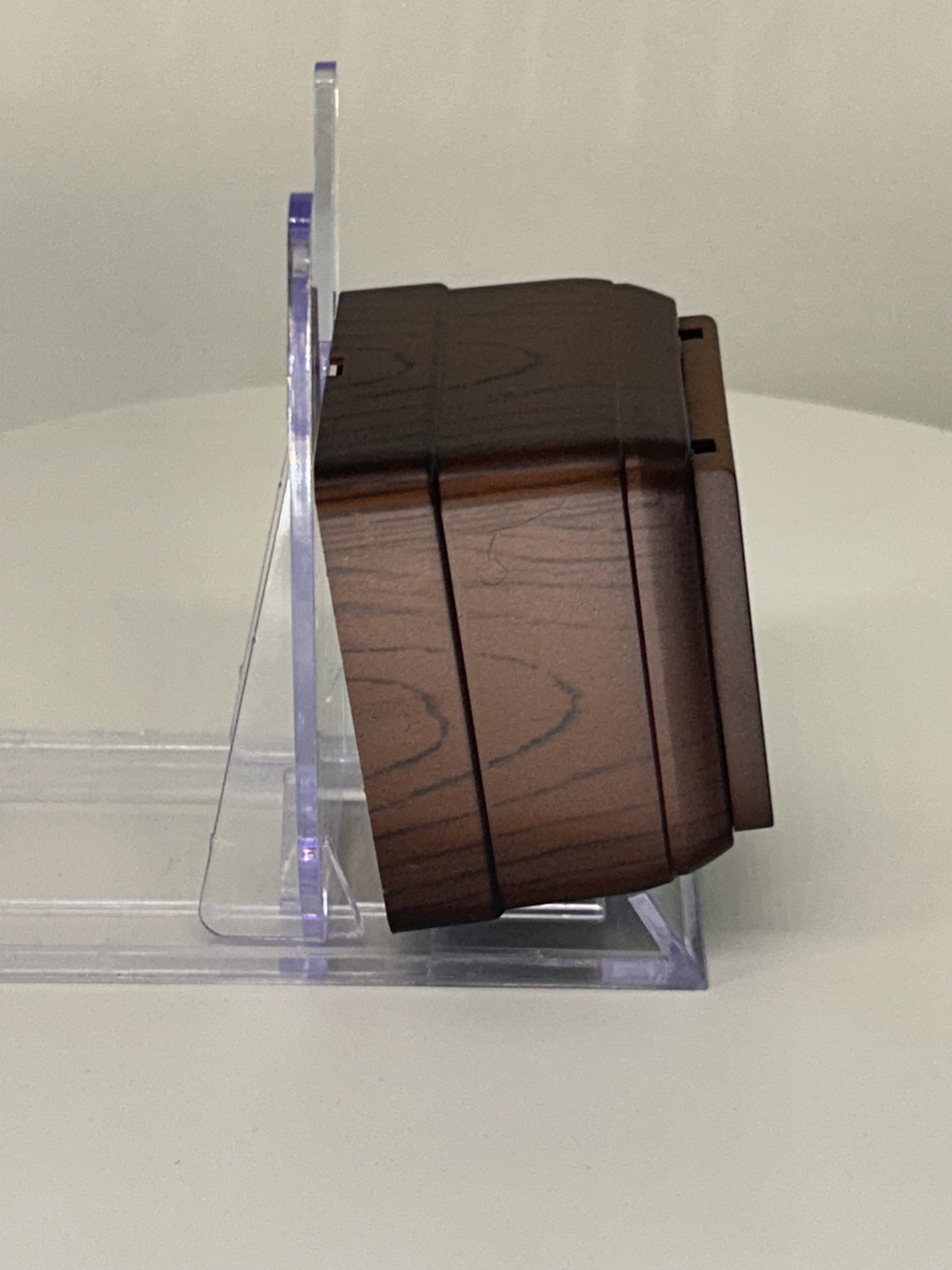 Steckdose mit Klappdeckel Walnuss · BRON Steckdose mit Klappdeckel Walnuss · BRON