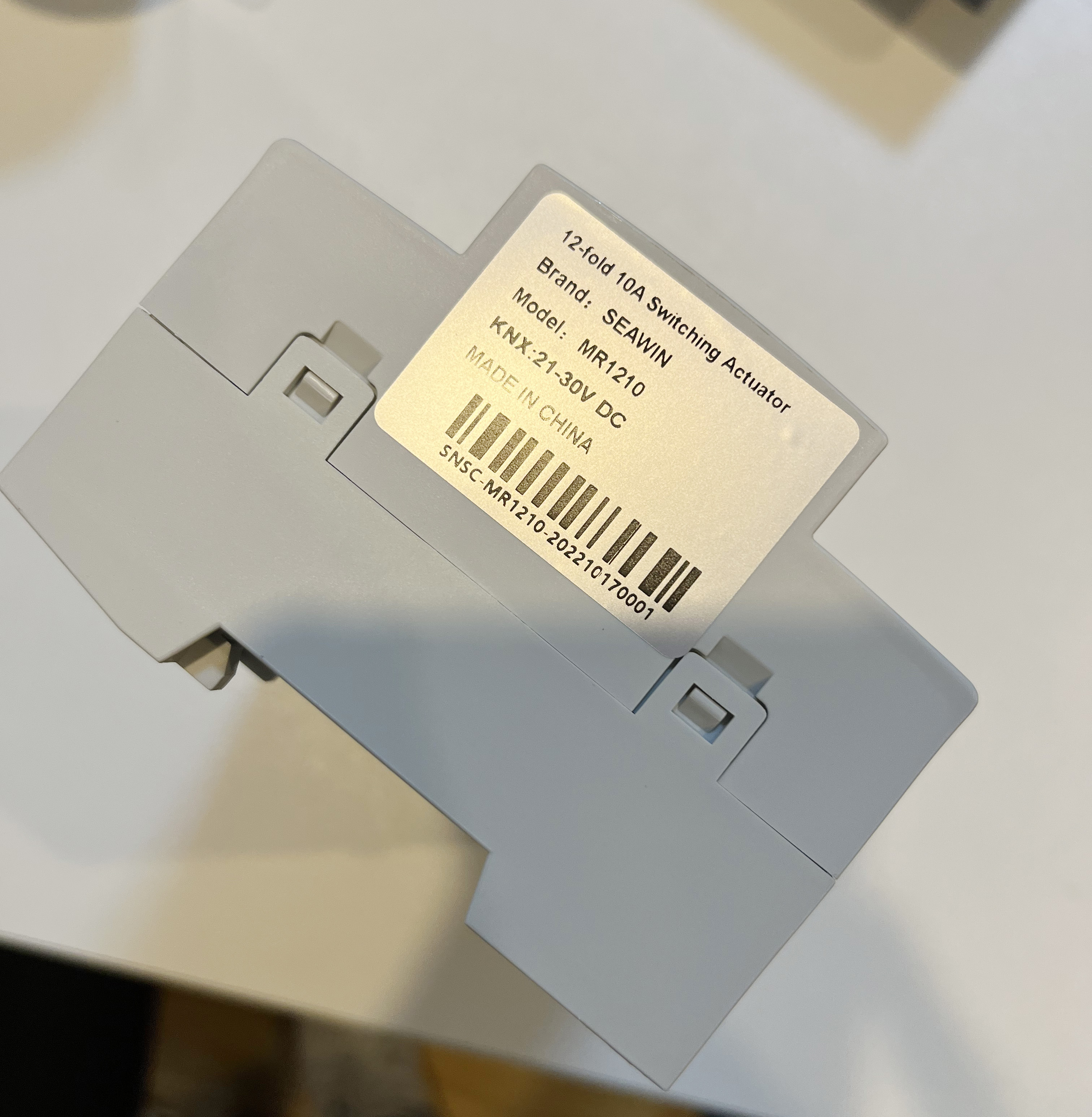 12 fach KNX Schaltaktor 10A 12 fach KNX Schaltaktor 10A