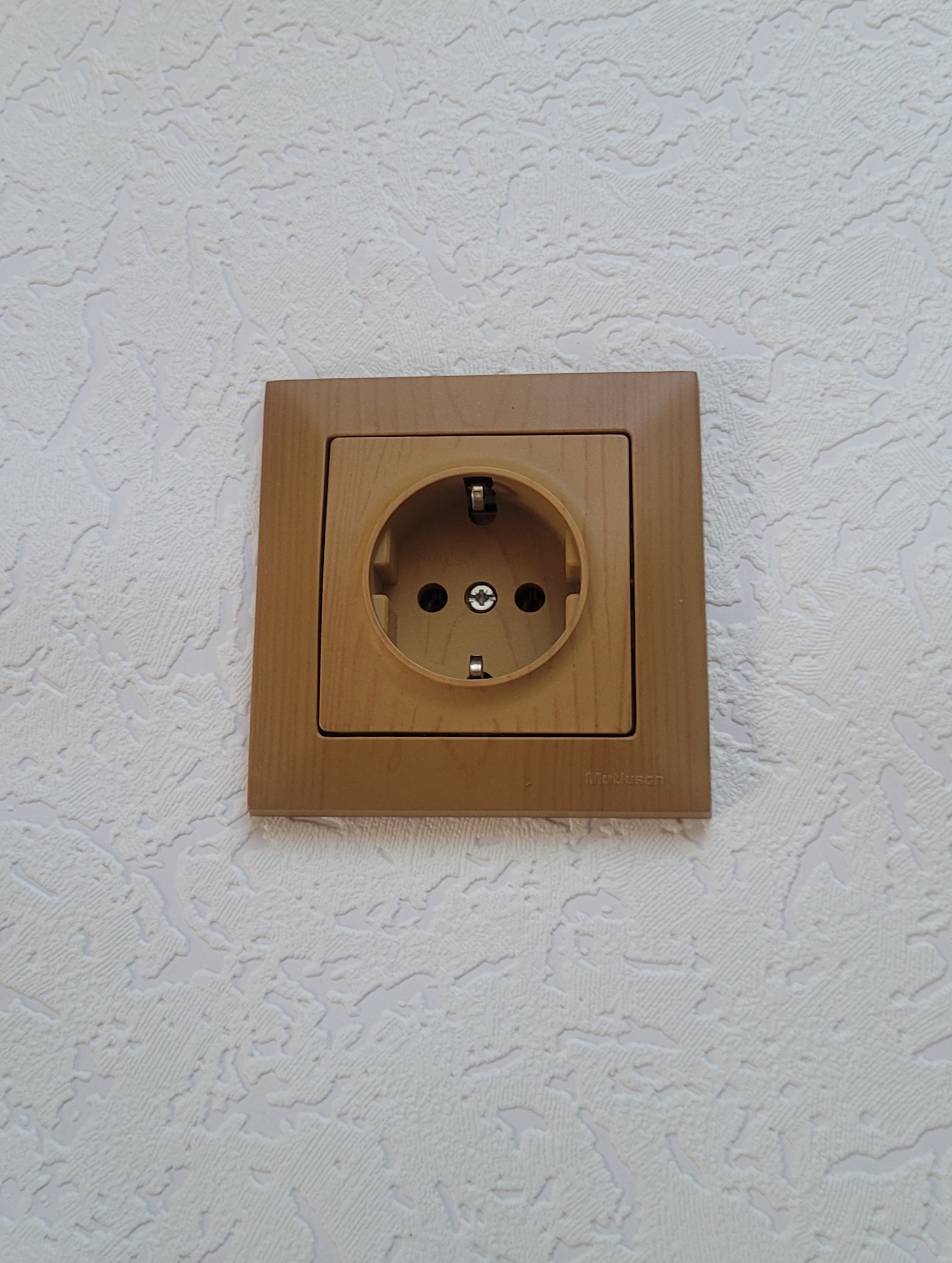 Sparset 108x Steckdose mit Kindersicherung Holz Optik Eiche CANDELA