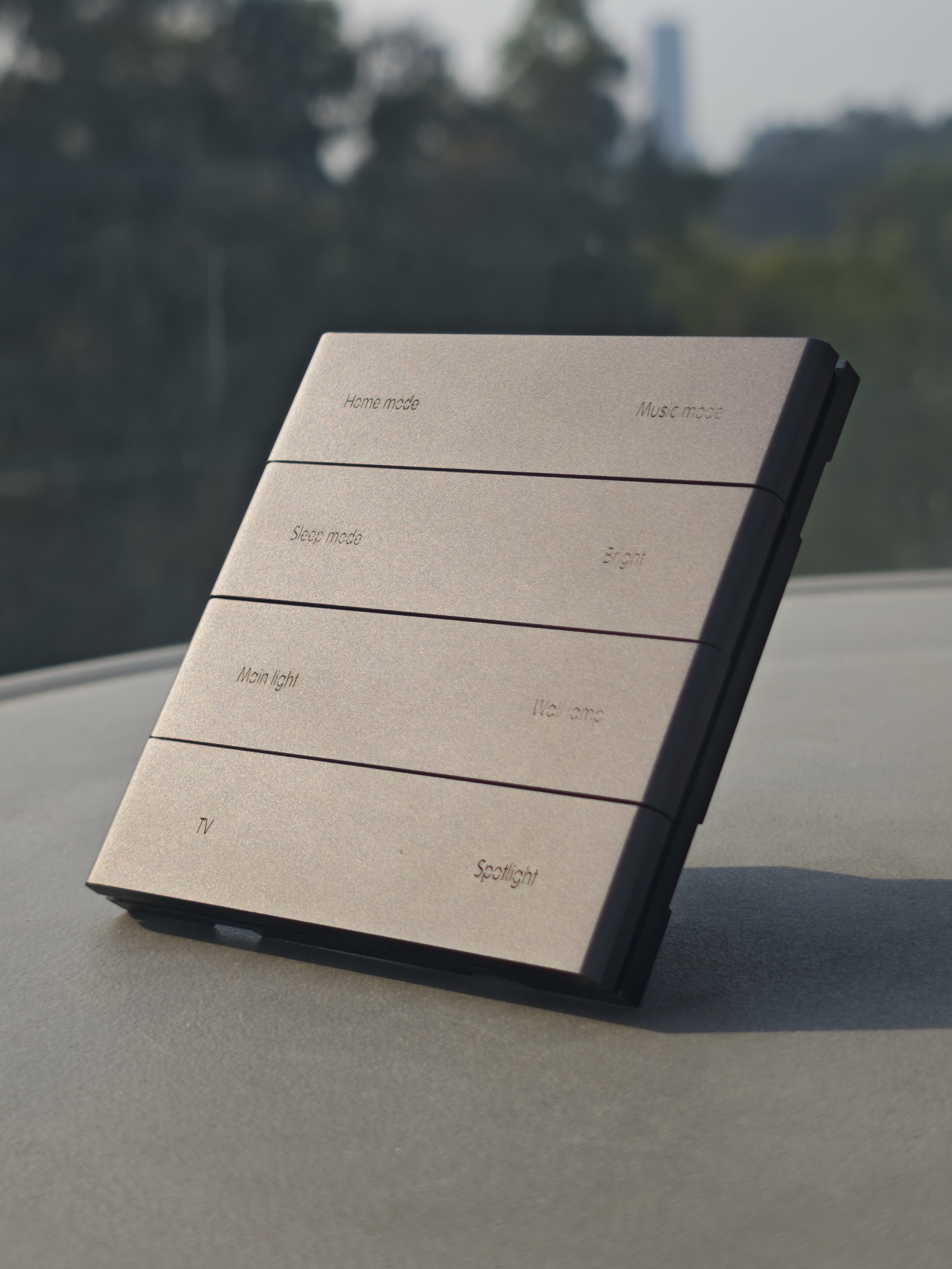 KNX Taster mit Schaltausgang Grau KNX Taster mit Schaltausgang Grau