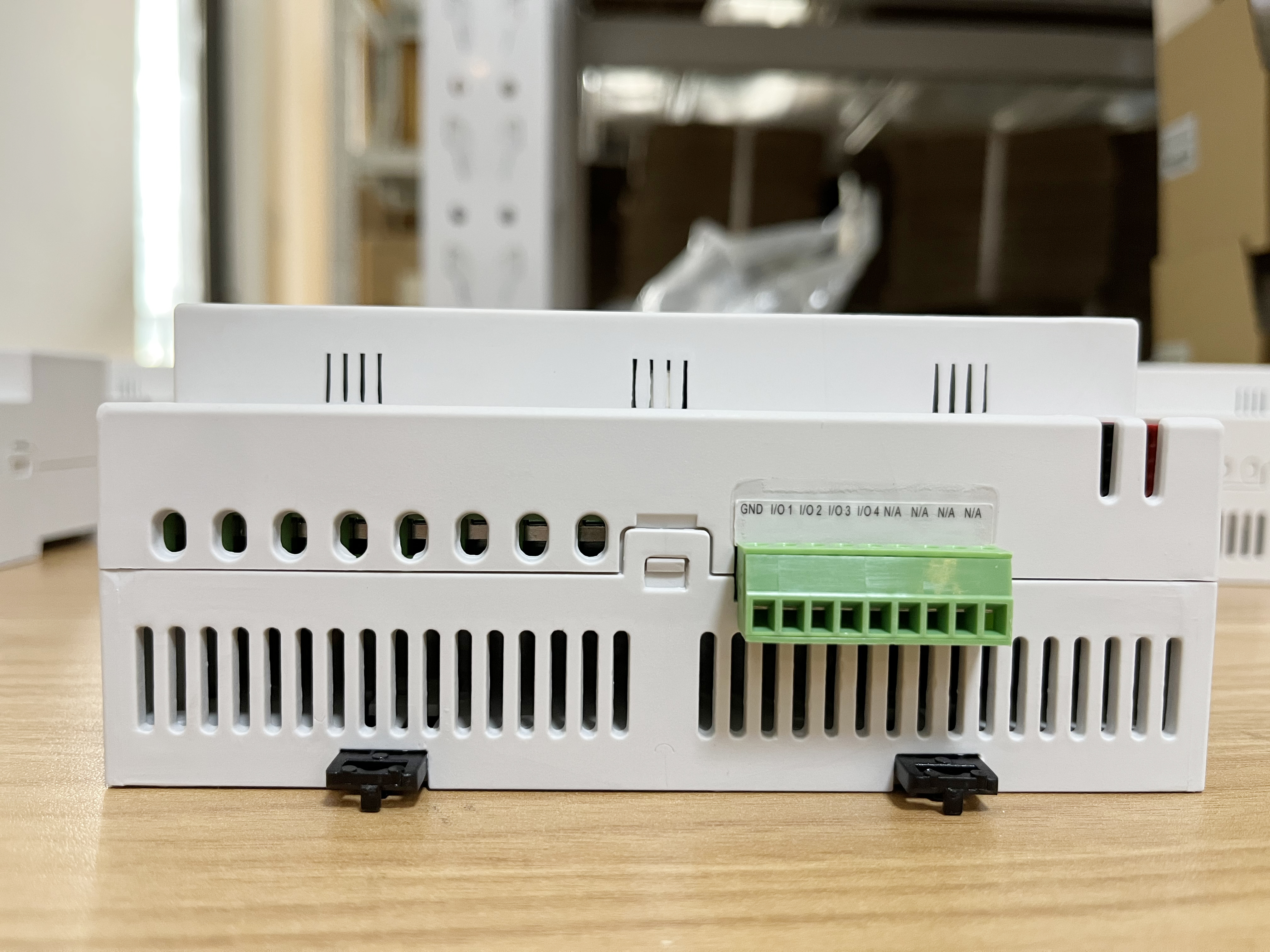 12 fach KNX Schaltaktor 10A 12 fach KNX Schaltaktor 10A