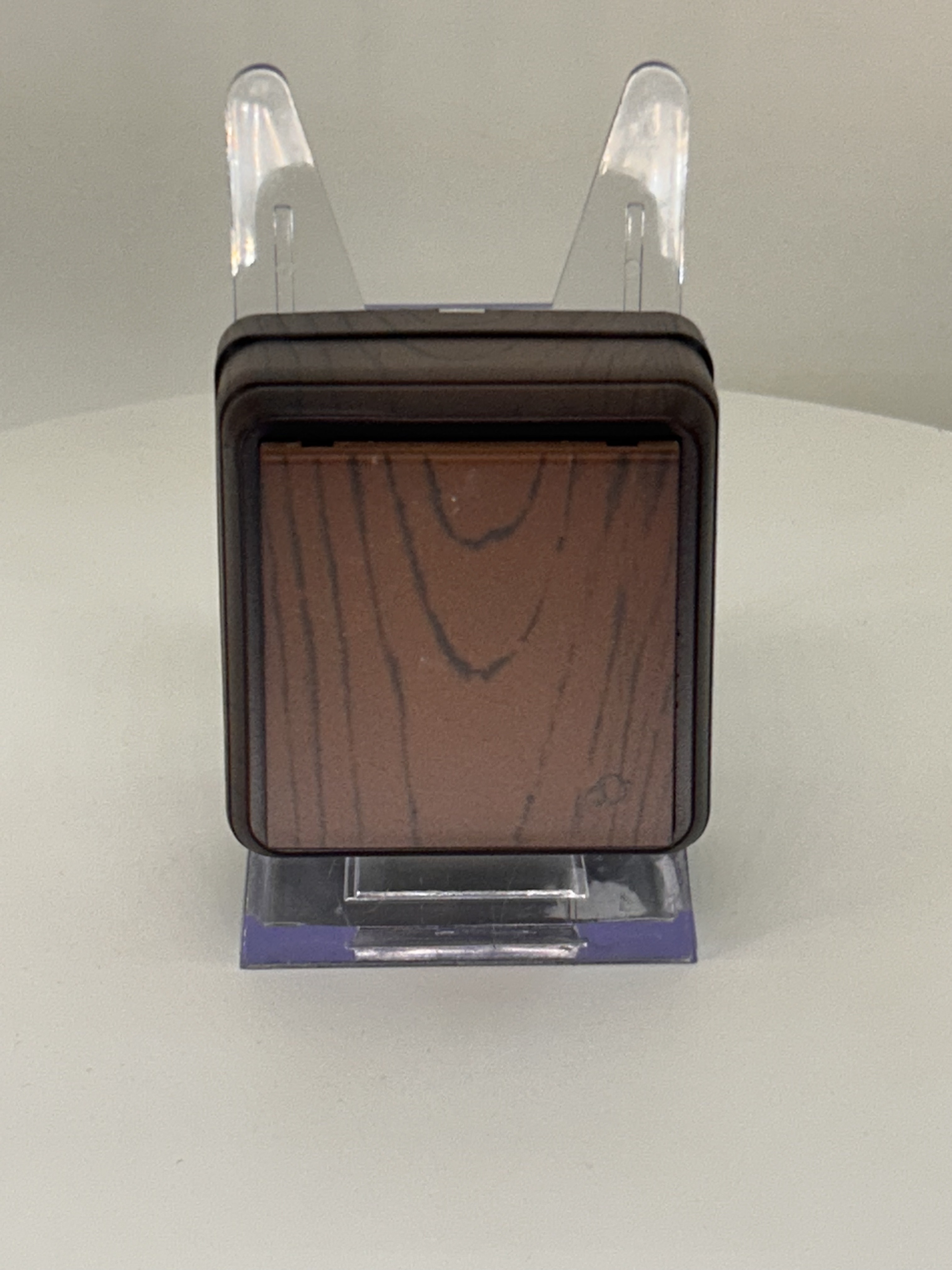 Steckdose mit Klappdeckel Walnuss · BRON Steckdose mit Klappdeckel Walnuss · BRON