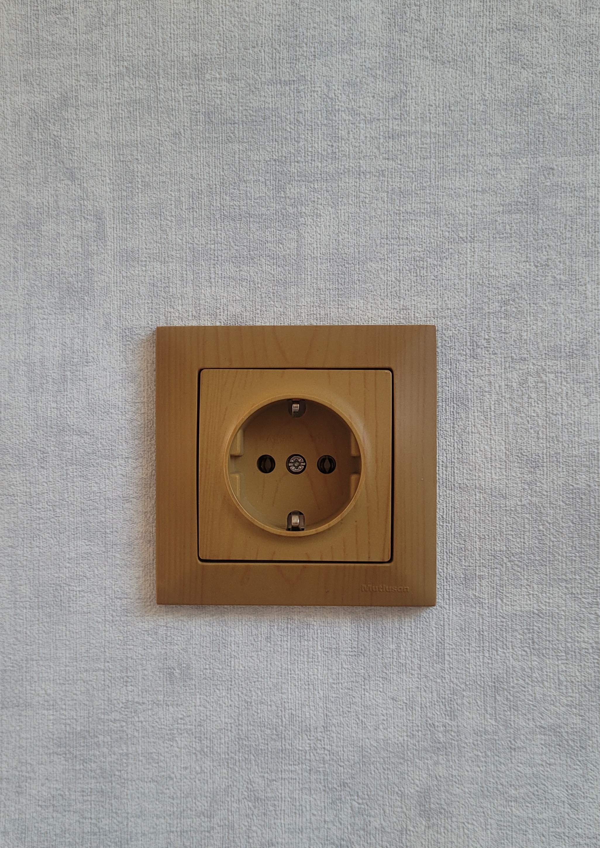 Sparset 120x Steckdose mit Kindersicherung Holz Optik Eiche CANDELA